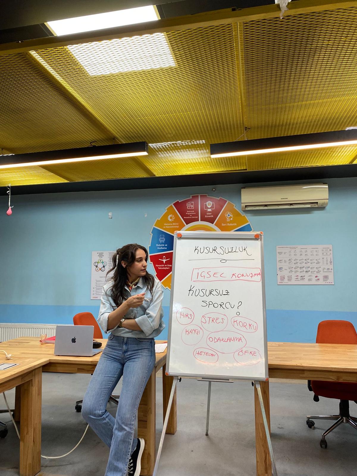 Bahar Aslan Çalışırken